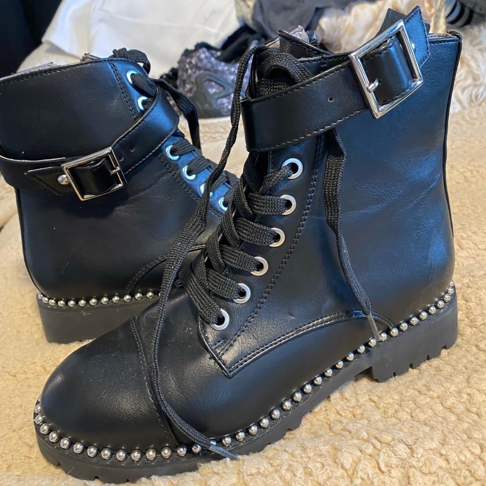 Combat boots